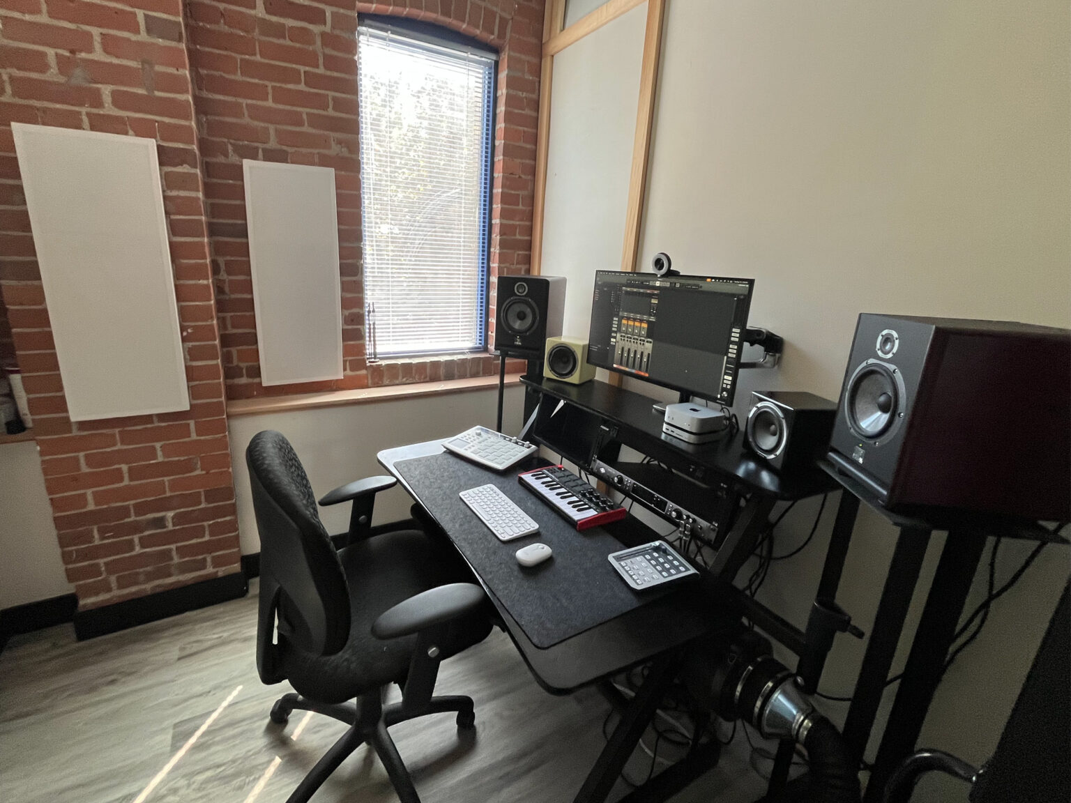 Studio B 01