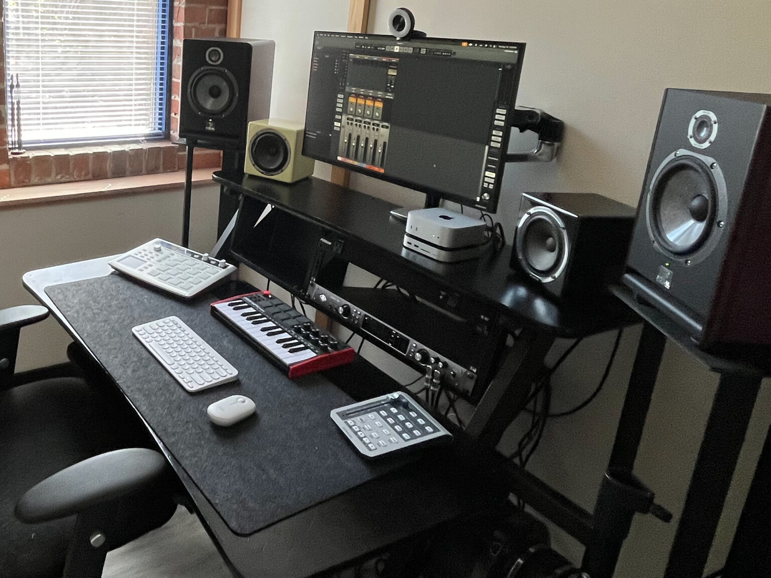 Studio B 02