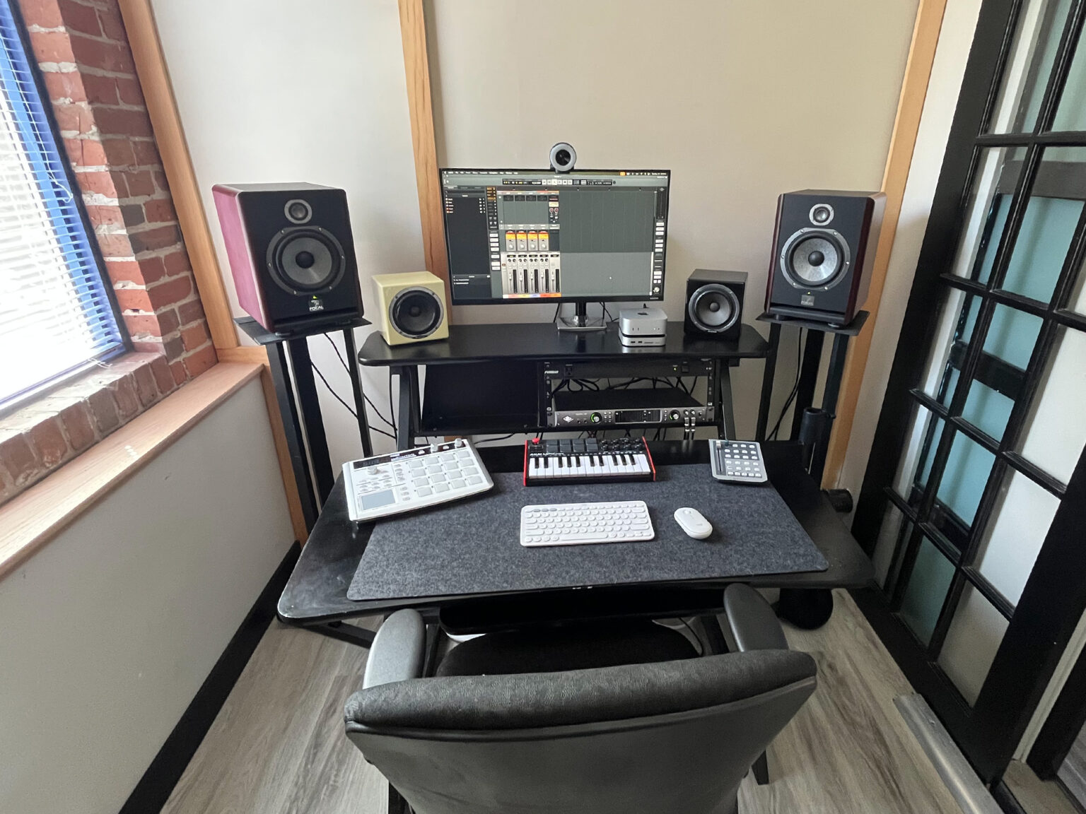 Studio B 03